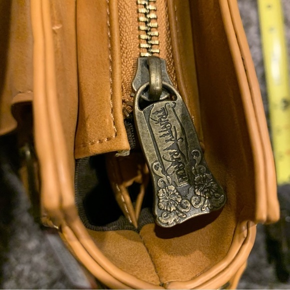 Women’s Trinity Ranch Leather Purse - Picture 5 of 16